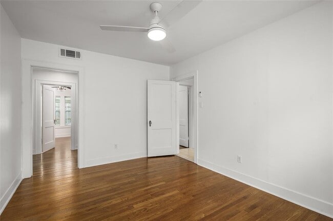 Foto del edificio - 2215 South Blvd
