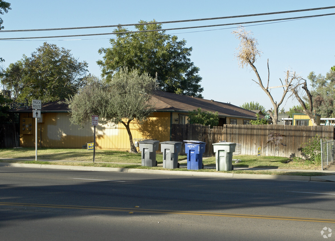 Building Photo - 1738 Cedar Ave