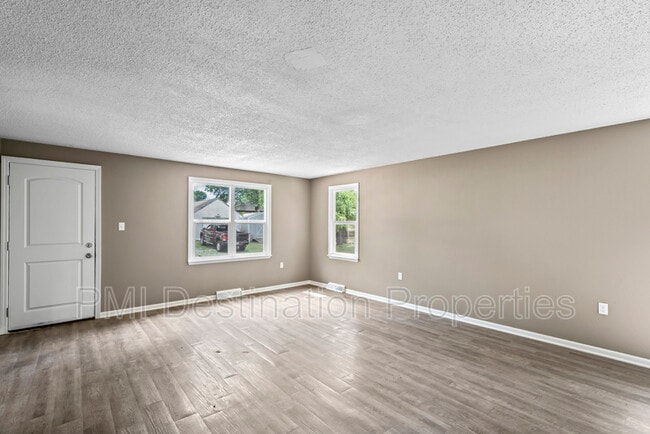 Building Photo - 513 N College St