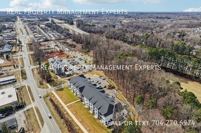 Foto del edificio - 14801 Statesville Rd