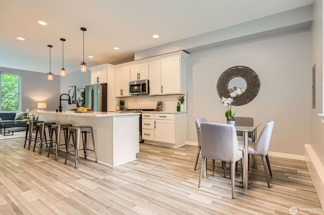 Photo - Spacious end-unit 3 bed townhome near Seat...