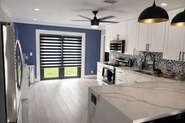 Cocina - 7344 Palmdale Dr