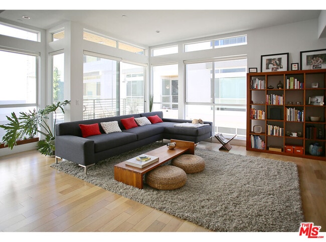 Foto del edificio - 1211 N Garbo Ln