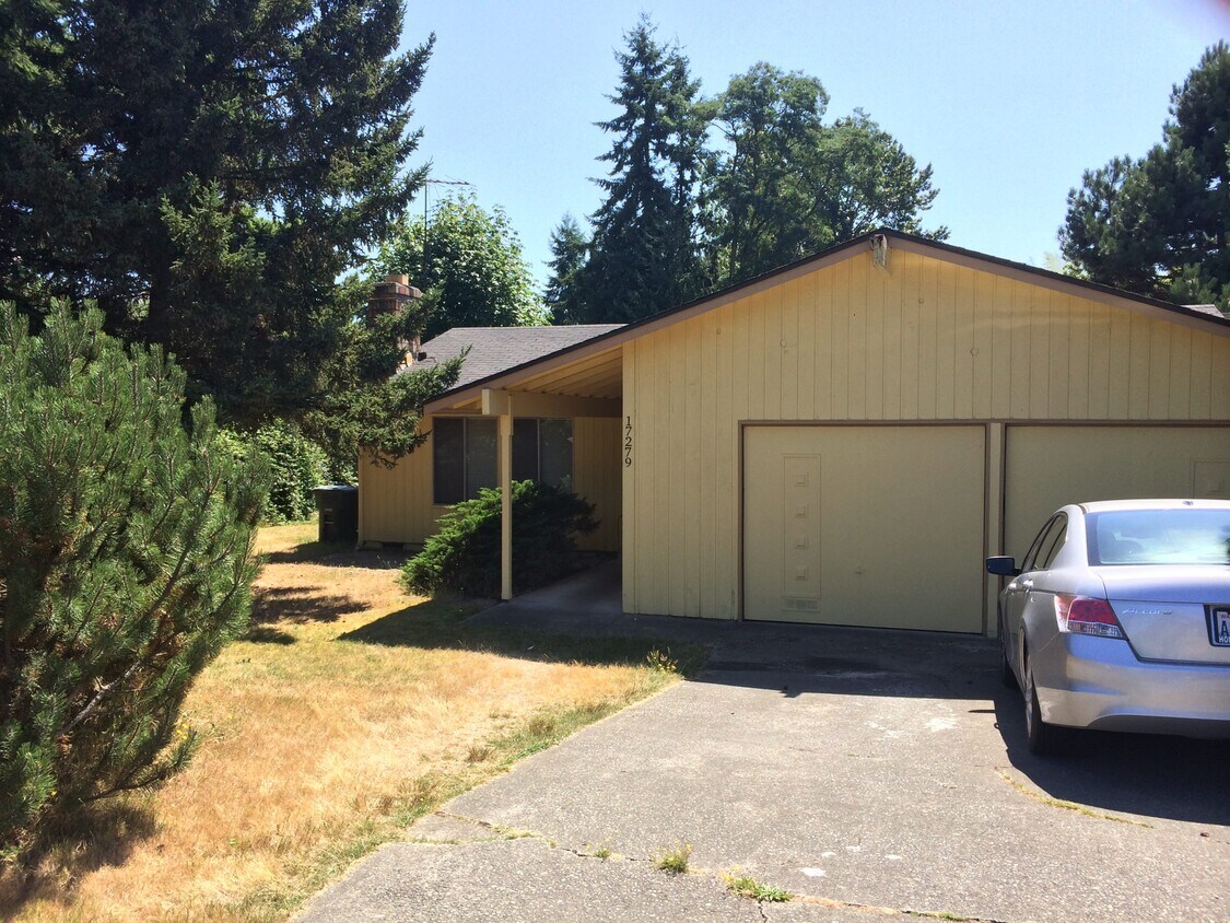 17279 NE 18th Pl Bellevue, WA 98005 3,000... House Rental in