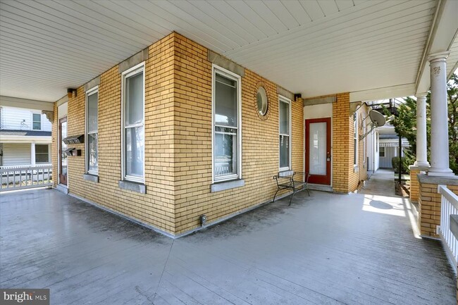 Building Photo - 50 E Maple St