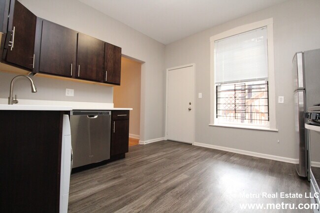 Foto del edificio - 2538 N California Ave