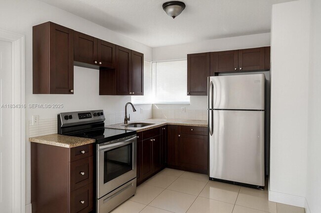 Foto del edificio - 3110 SW 33rd Ave