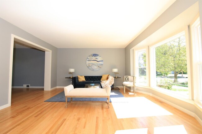 Building Photo - 1530 Hanover Ct