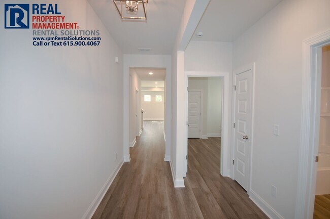 Building Photo - Gorgeous 4 bd home with attached garage! N...