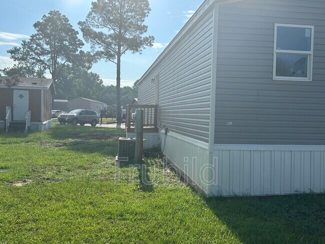Building Photo - 214 Sussex Dr