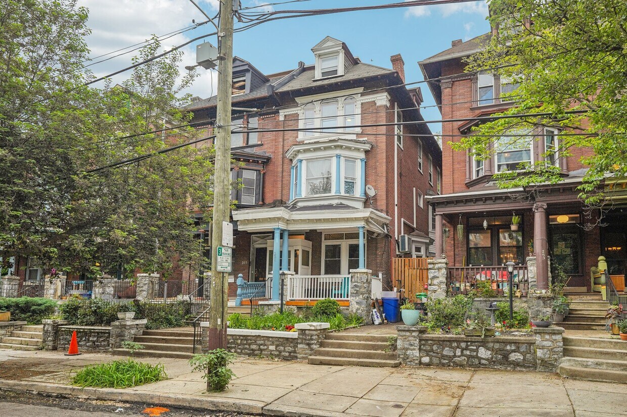 Primary Photo - 251 S 46th St