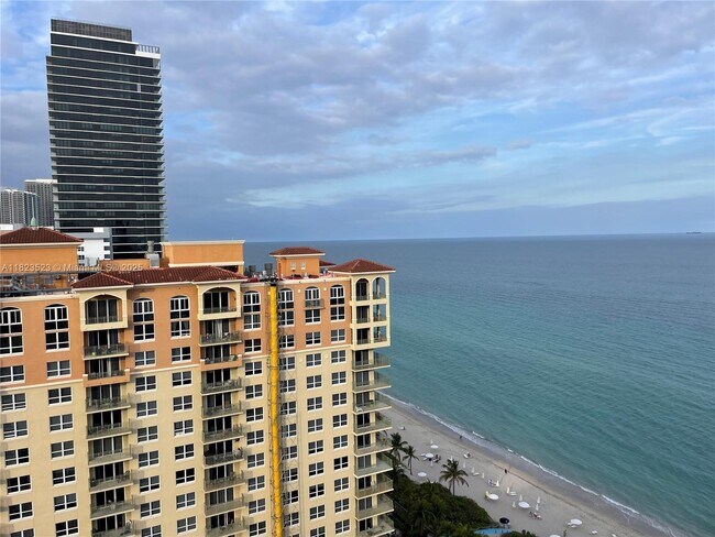 Building Photo - 3140 S Ocean Dr