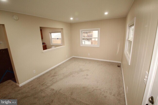 Foto del edificio - 424 Manor Pl
