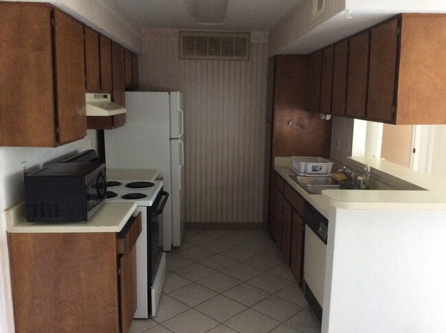 Photo - 12905 Woodforest Blvd (Houston, TX) Apartment