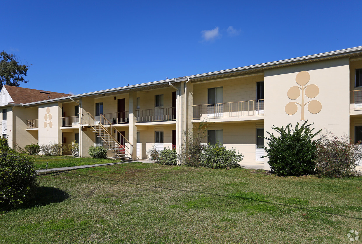 Primary Photo - The Studebaker Apartments