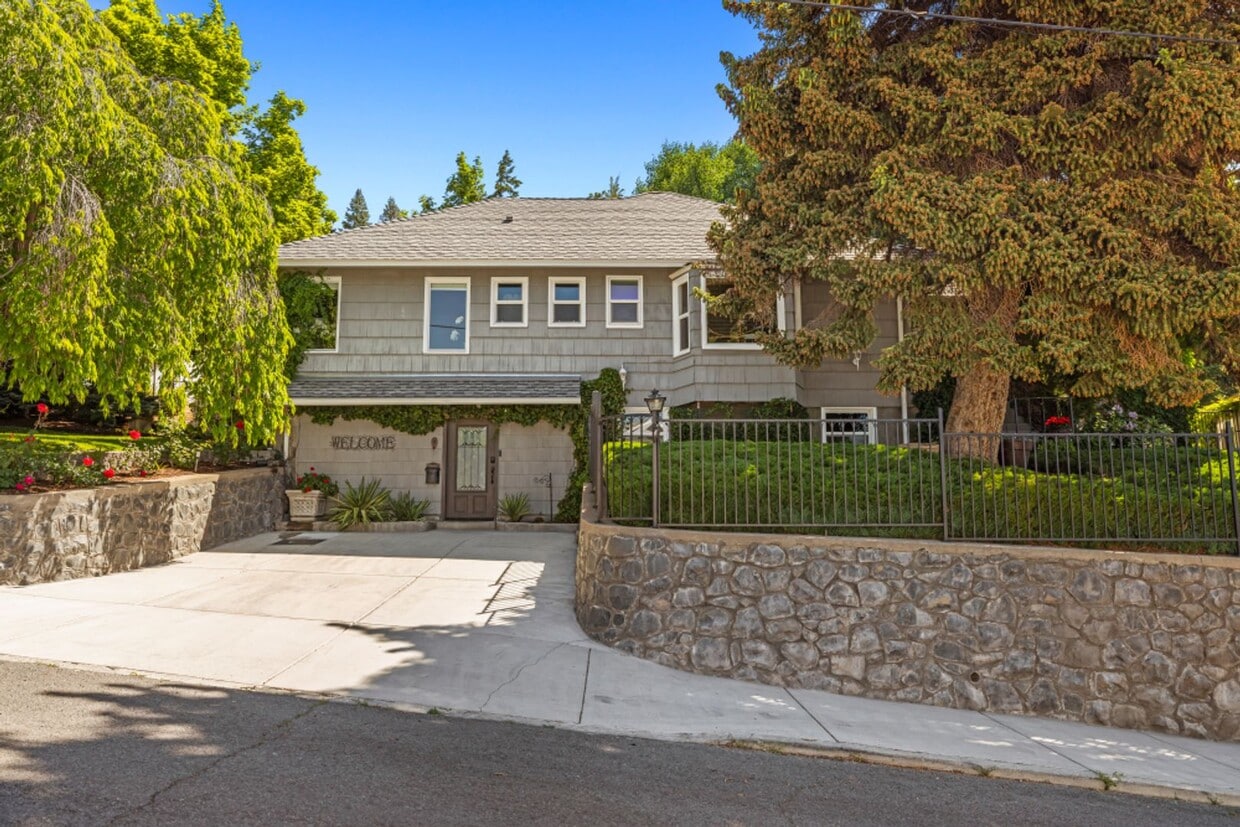 Foto principal - 525 Mesa St