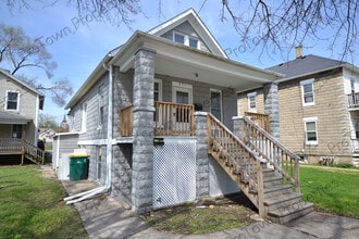 Building Photo - 835 N Broadway St