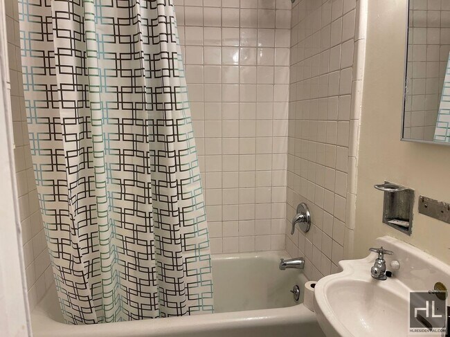 Building Photo - BRIGHT 1BR WITH H.O. IN MIDTOWN EAST TOWNH...