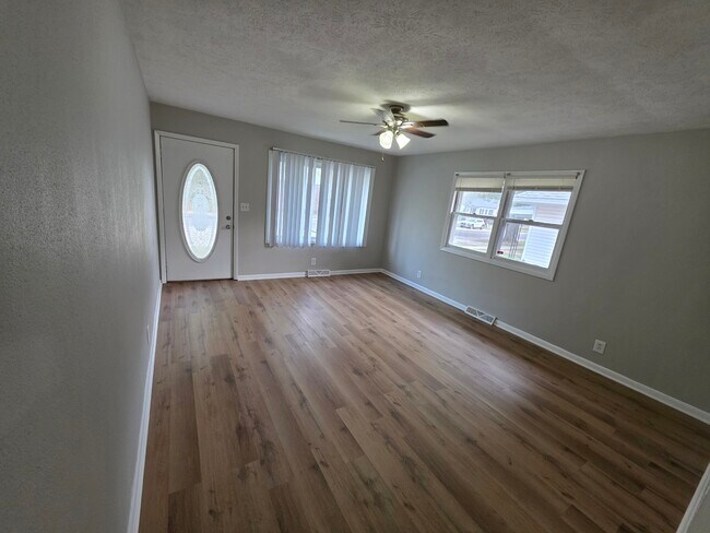 Foto del edificio - 4 bedroom HOUSE For RENT