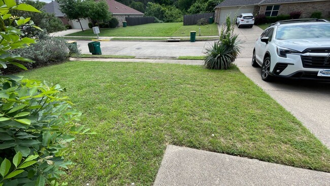 Building Photo - Nice Single Story in Waterford Oaks-Cedar Hill
