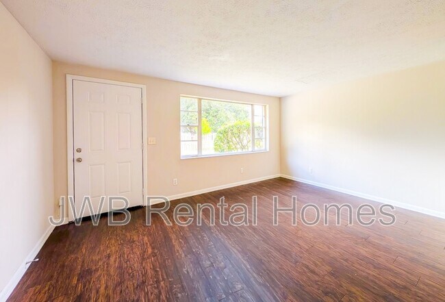 Foto del edificio - 5742 Newberg Ln