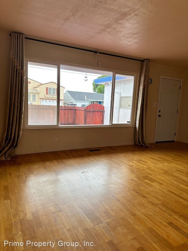 Building Photo - 3 br, 2 bath House - 626 28th St.