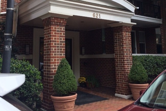 Foto del edificio - 621 N St Asaph St