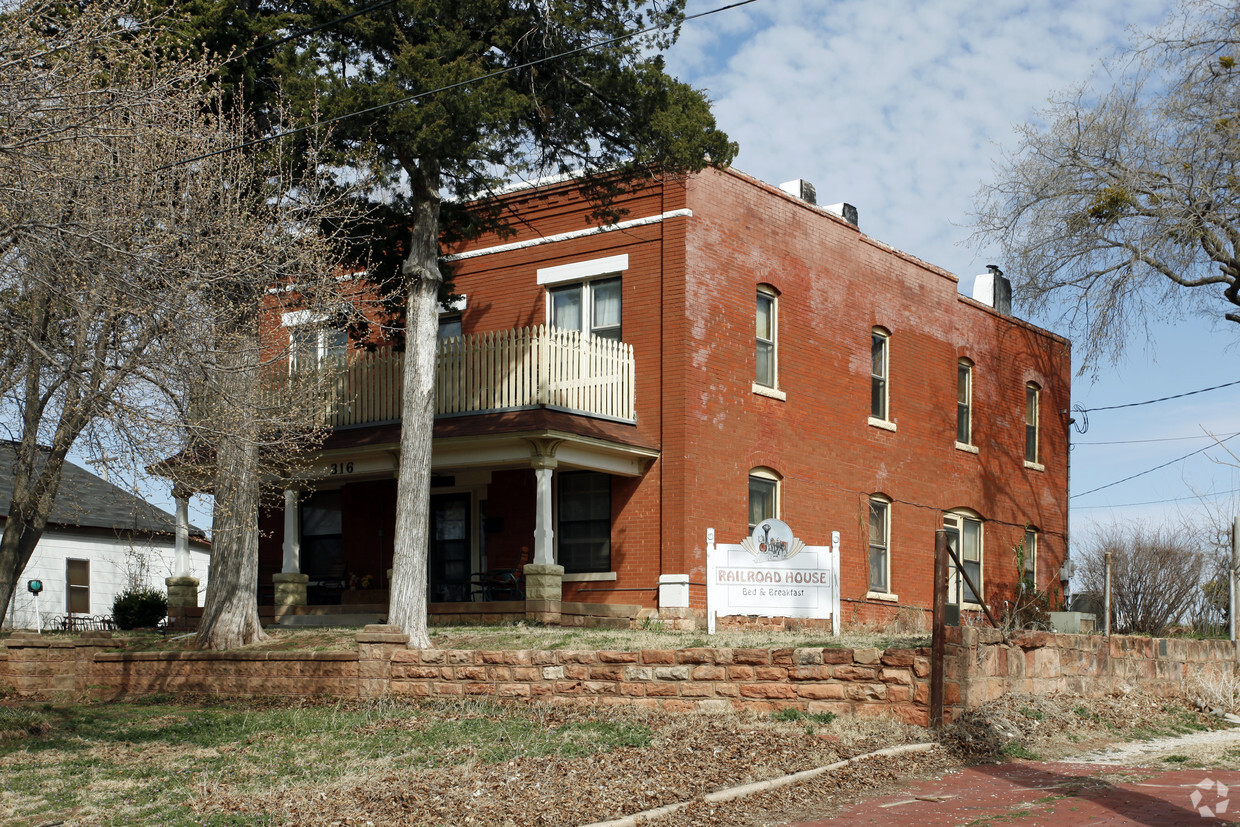 Primary Photo - Railroad House Bed & Breakfast