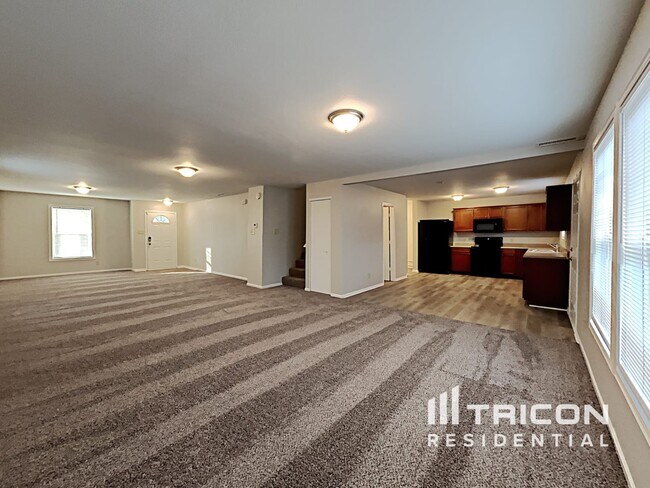 Foto del edificio - 7838 Rose Ln