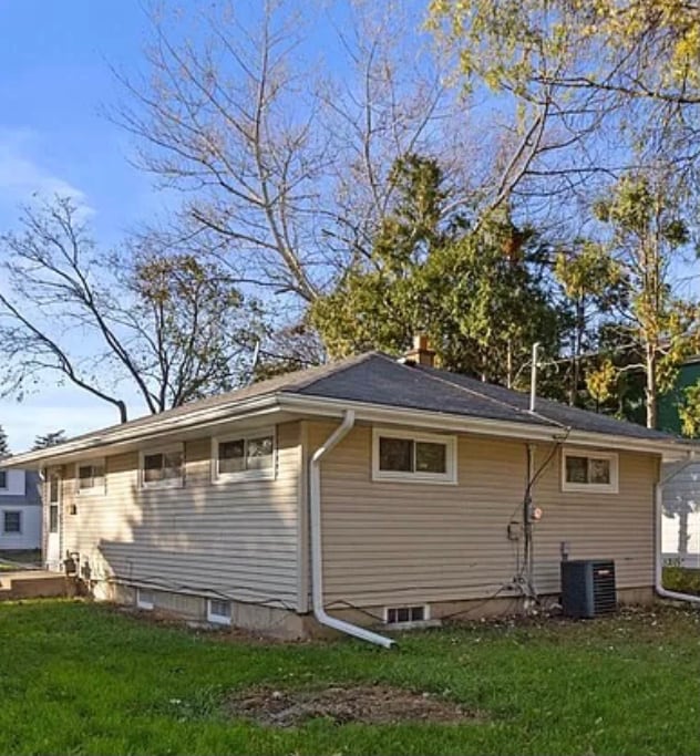 Building Photo - 5930 N 67th St