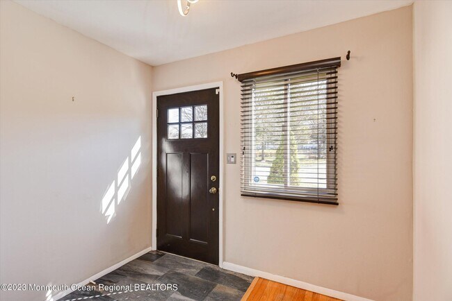 Building Photo - 624 Randall Way
