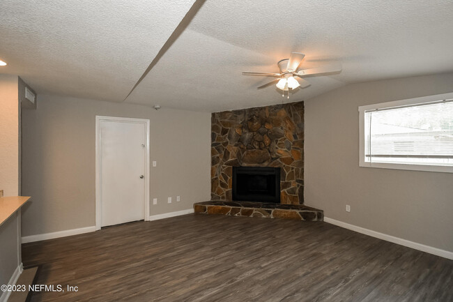 Building Photo - 7525 Pheasant Run Dr