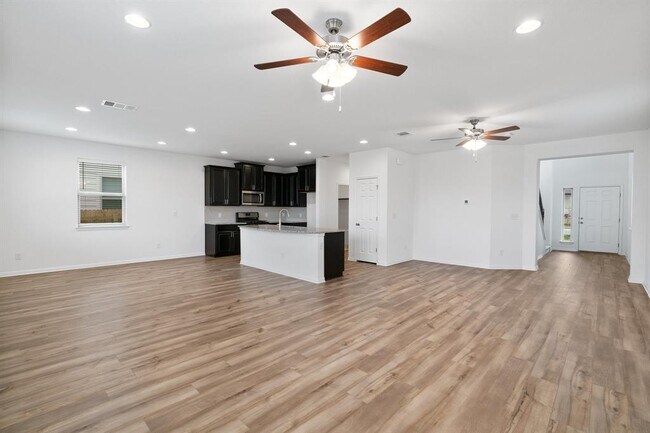 Building Photo - 405 Staunton Dr