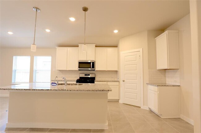 Building Photo - 6811 Ventura Dr