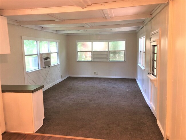 Building Photo - Clean & Quite (2BR/1BA) Single Wide Traile...