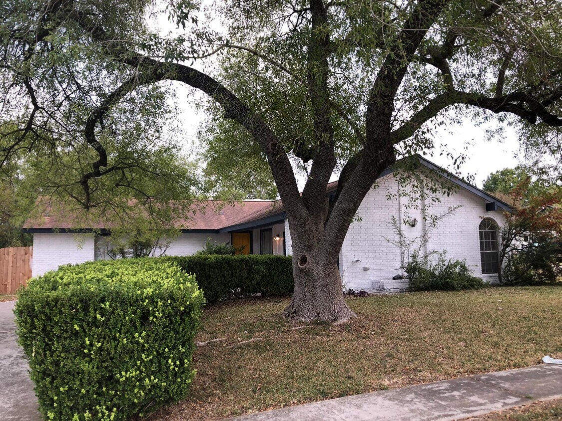 Primary Photo - 7402 Oak Marsh St