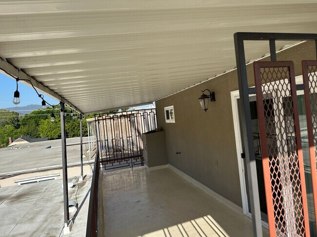Foto del edificio - 156 E Highland Ave