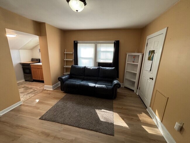 Living room - 614 Sampson Ave