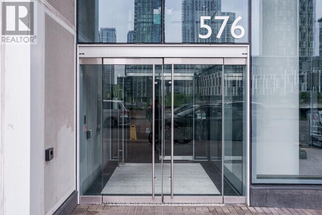 Photo du bâtiment - 576 Front St W
