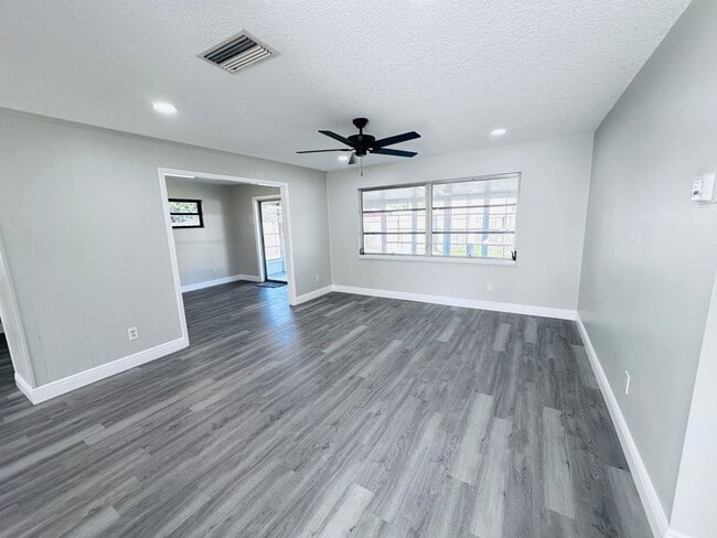 Building Photo - 1076 Hermosa Dr