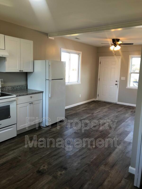 Building Photo - 119 Louella Dr