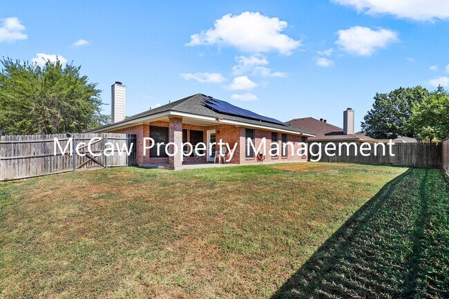 Foto del edificio - Clean 3/2 1705 Sqft. Home with Solar locat...