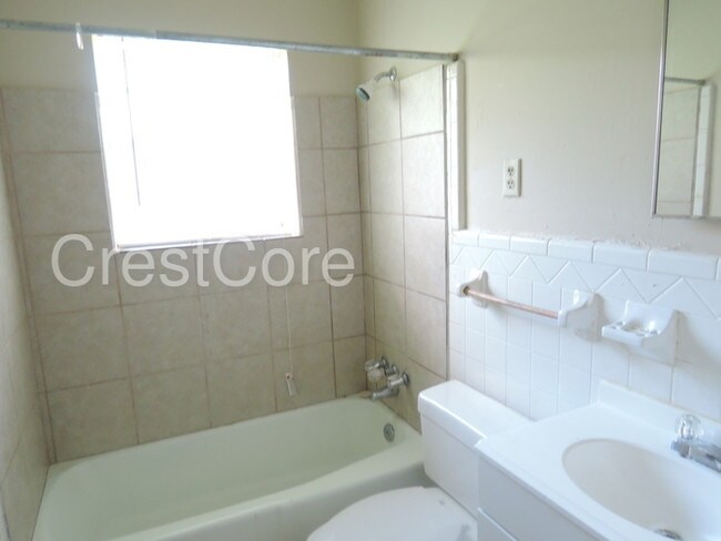 Building Photo - 6275 Foxbriar Dr
