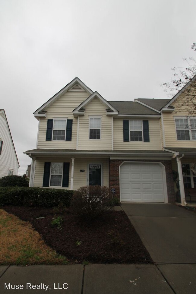 Building Photo - 3 br, 2.5 bath House - 643 Rock Lake Glen