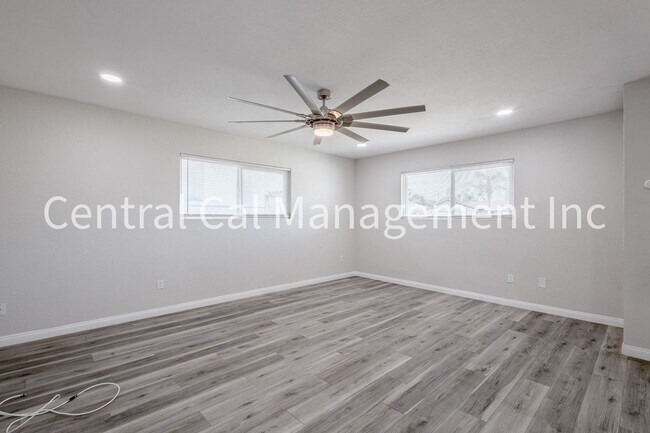 Building Photo - 4 Bedroom/2 Bath Home - $2295 per month!