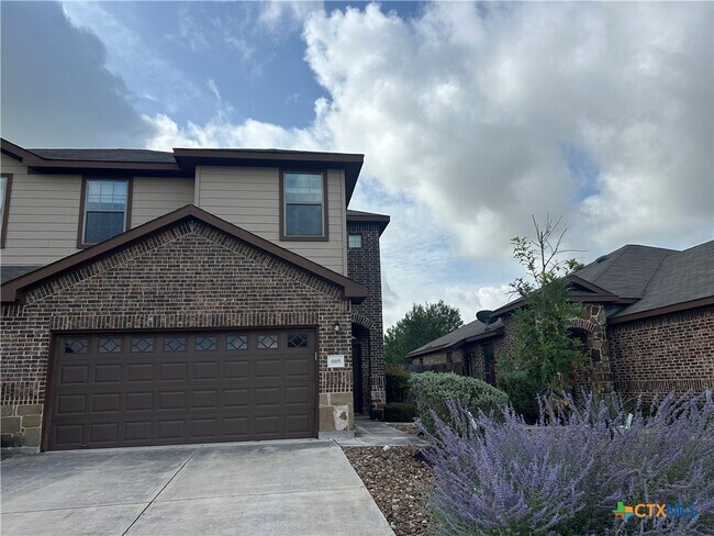 Building Photo - 665 Creekside Cir