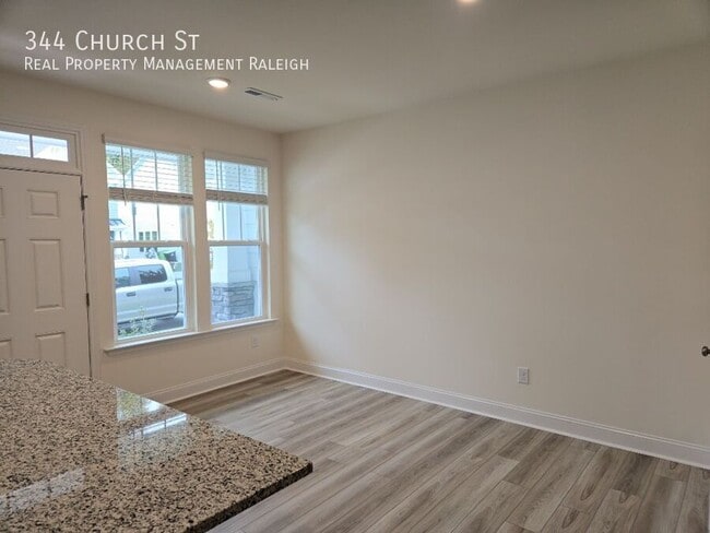 Building Photo - 344 Church St