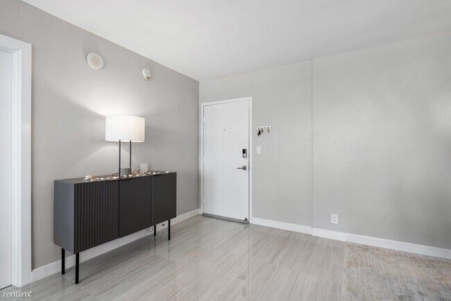 Foto del edificio - 2 br, 2 bath Condo - 2715 N Ocean Blvd Apt...