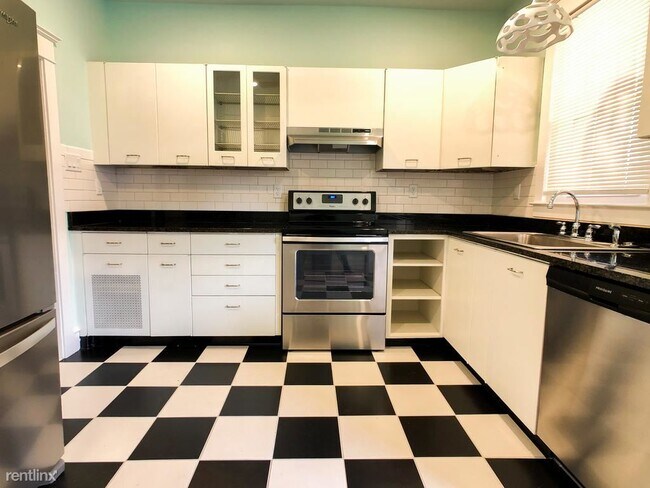 Foto del edificio - 4 br, 2.5 bath House - 5634 Woodbine Ave