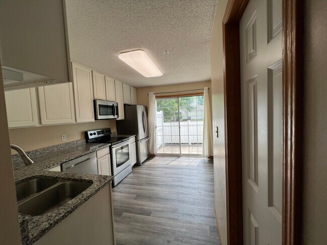 Building Photo - 9001 Scarlet Globe Dr